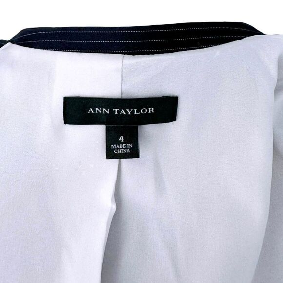 ANN TAYLOR NWOT 2 pocket Cotton mix blazer in Navy Pinstripe Size 4 - Picture 9 of 10